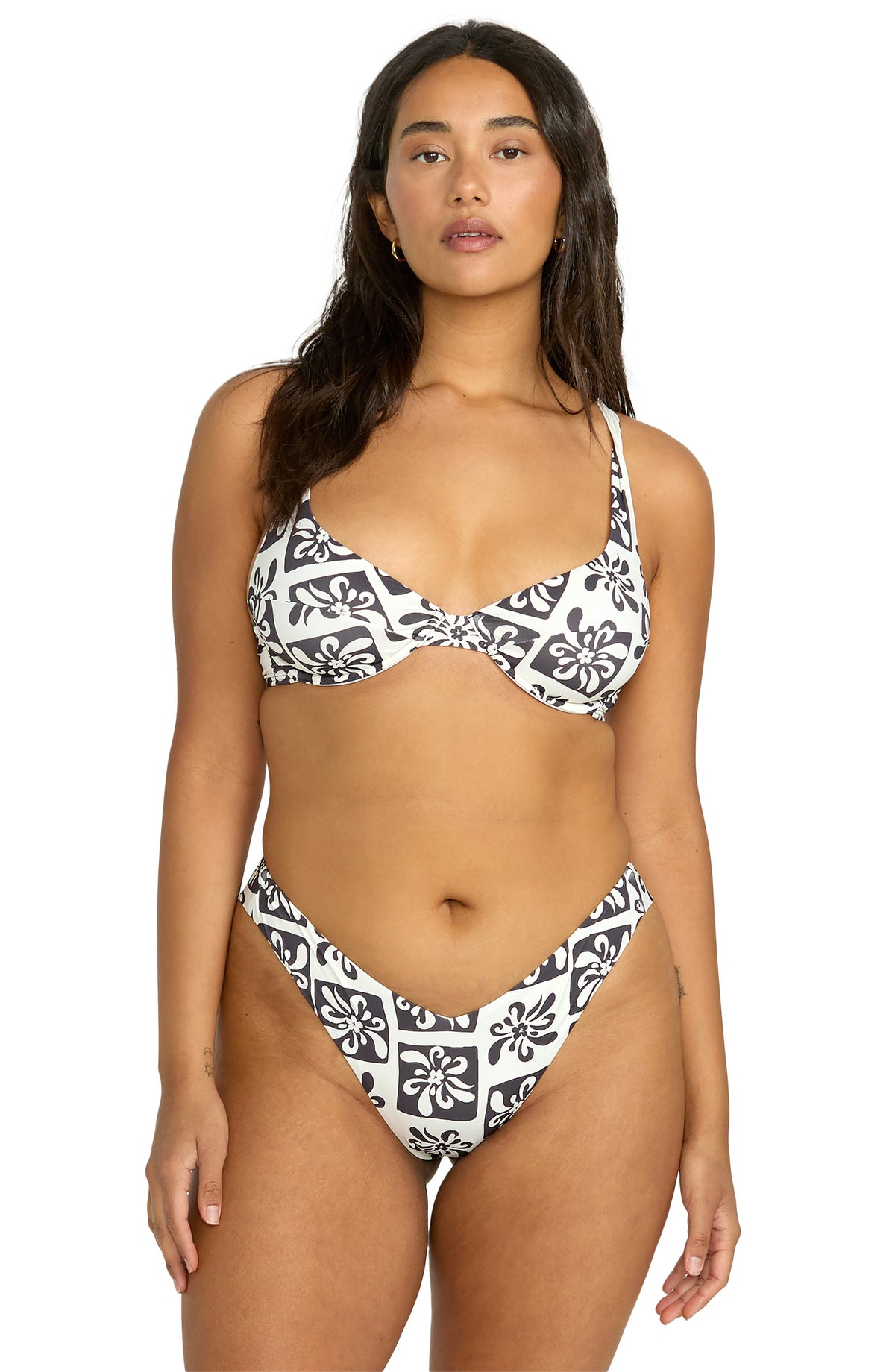 WHITE/ BLACK SANDS